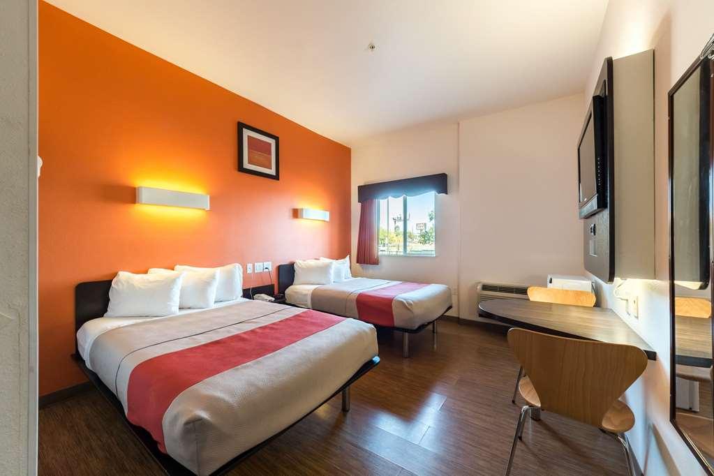 Motel 6-Eagle Pass, Tx - Lakeside Room photo